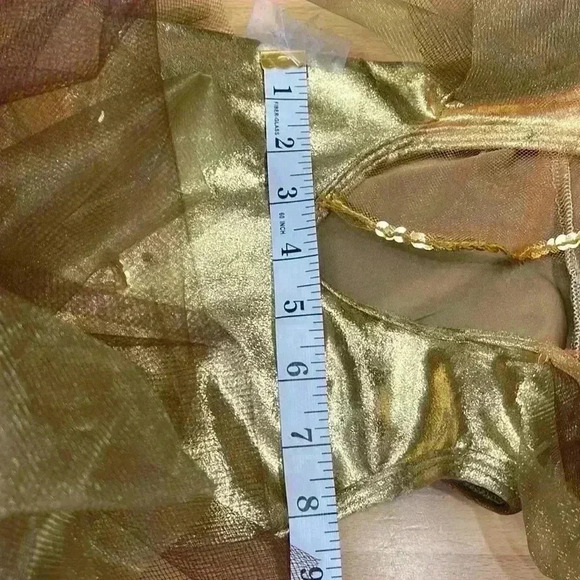 Childs size small to medium adorable gold costume with feather headdress. - Picture 13 of 13